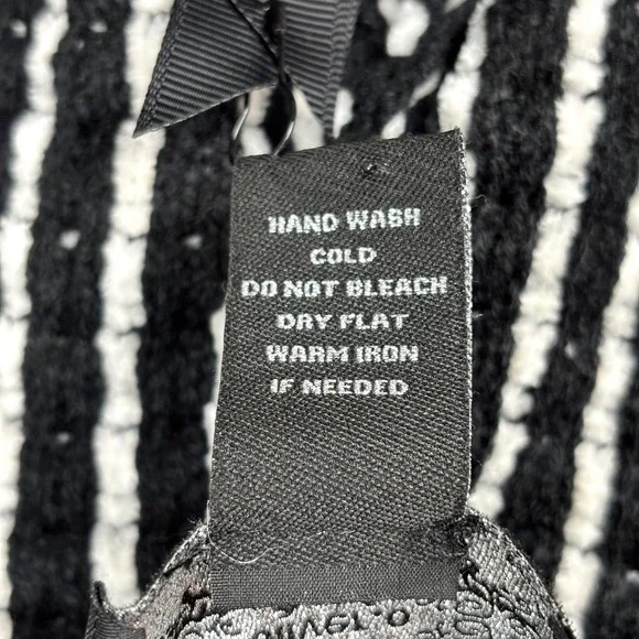 NWT Oliver.O Chenille Knit Hooded Cardigan Sweater Hearts Gray Pink White Sz M - Picture 9 of 9